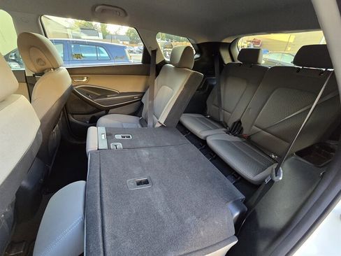 Used 2017 Hyundai Santa Fe SE image 13