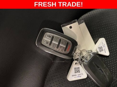 Used 2023 Chrysler Pacifica Touring-L AWD/4WD image 17
