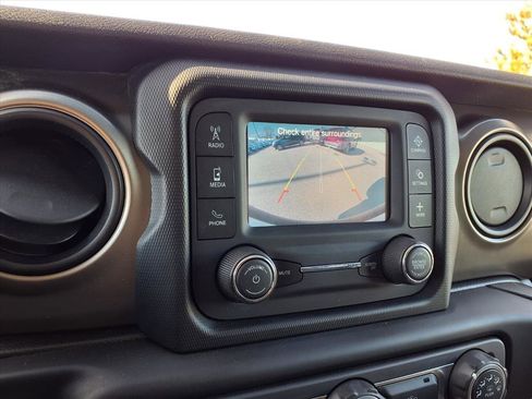 Used 2018 Jeep Wrangler Unlimited Sport S image 10