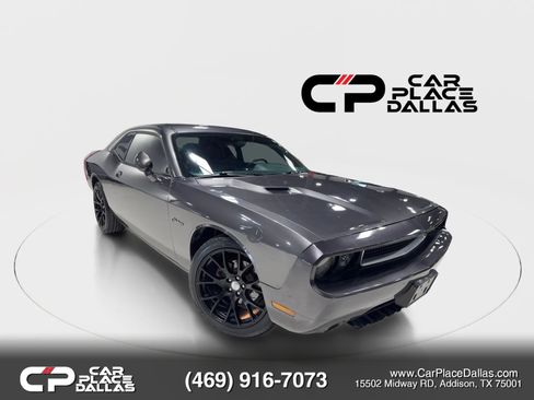 Used 2014 Dodge Challenger SXT RWD image 1