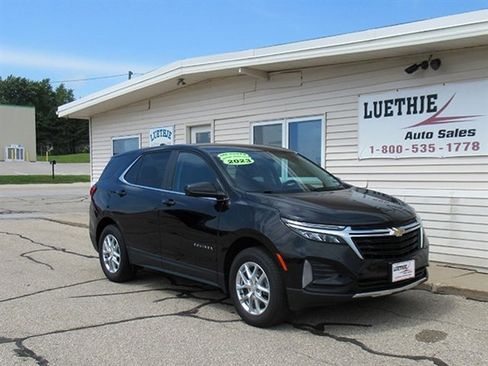 Used 2023 Chevrolet Equinox LT w/ Driver Convenience Package image 4