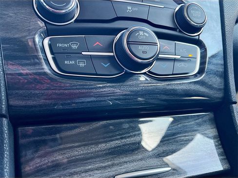 Used 2019 Chrysler 300 Touring w/ Sport Appearance Package image 15