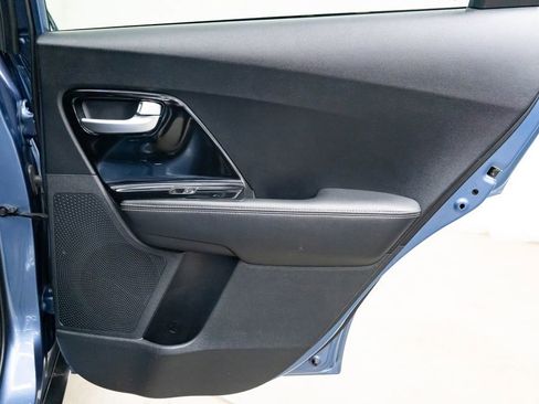 Used 2022 Kia Niro EX Premium FWD image 31