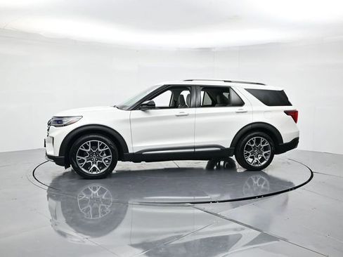 Certified 2025 Ford Explorer Platinum w/ Ultimate Package image 6