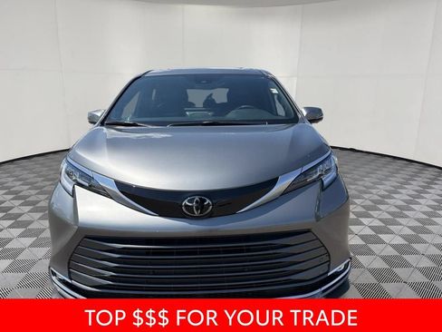 Used 2026 Toyota Sienna Limited FWD image 2
