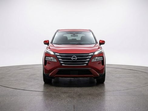 Used 2025 Nissan Rogue SV image 2