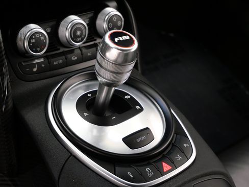 Used 2011 Audi R8 V10 AWD/4WD image 31