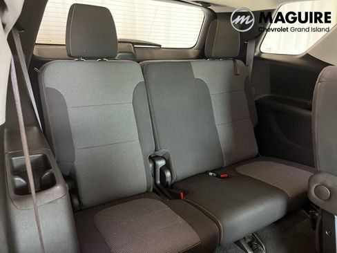 Used 2021 Chevrolet Traverse LT FWD image 32