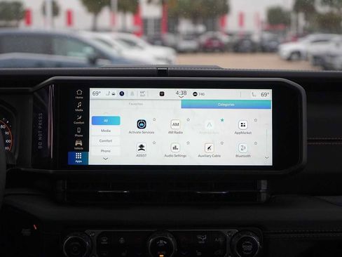 Used 2024 Jeep Wrangler Sahara image 23