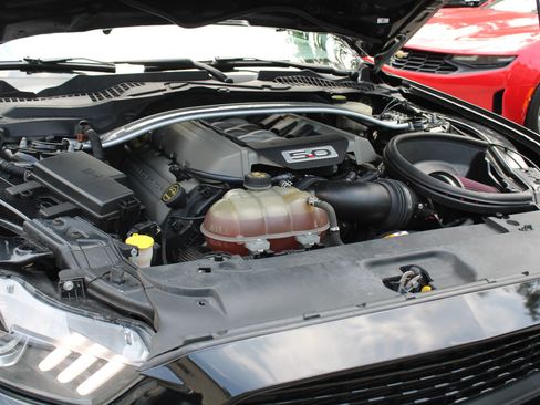 Used 2017 Ford Mustang GT Premium RWD image 36