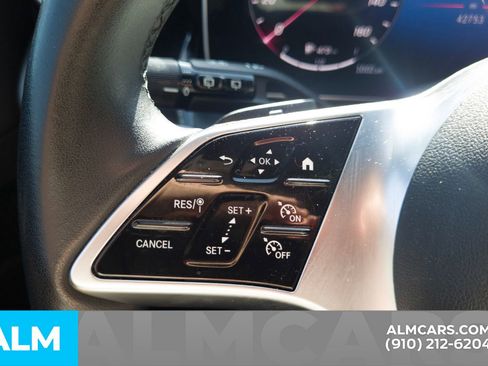 Used 2024 Mercedes-Benz GLC 300 4MATIC image 13