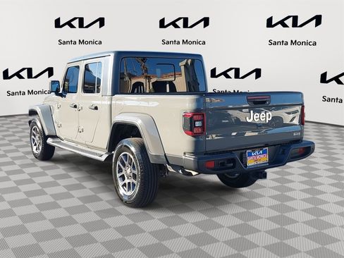 Used 2020 Jeep Gladiator Overland image 7