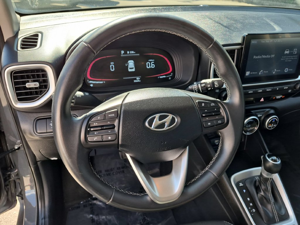 Used 2025 Hyundai Venue SEL FWD image 21