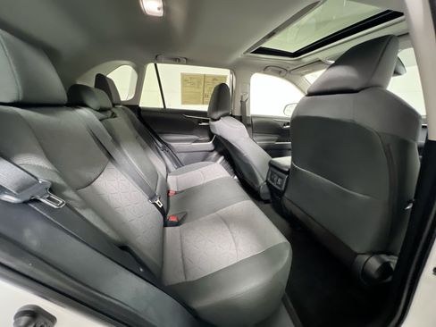 Used 2025 Toyota RAV4 XLE w/ Convenience Package FWD image 33