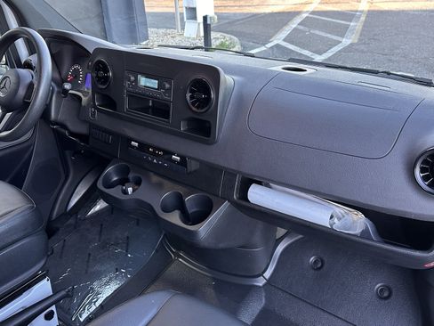 Used 2022 Mercedes-Benz Sprinter 2500 image 30