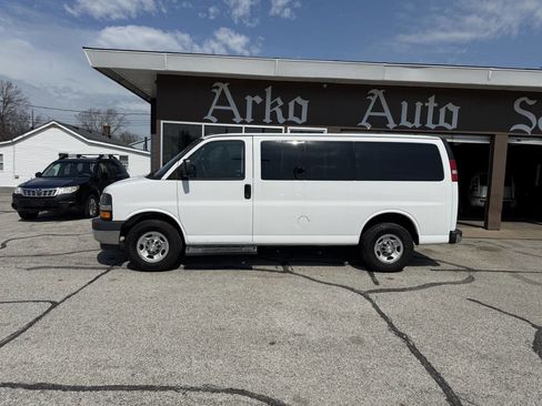 Used 2017 Chevrolet Express 3500 LT w/ LT Preferred Equipment Group image 6