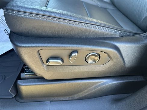 Used 2024 GMC Yukon XL Denali image 12