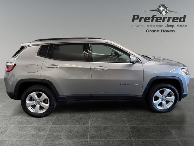 Used 2019 Jeep Compass Latitude w/ Popular Equipment Group AWD/4WD image 9
