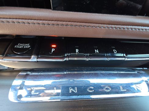 Used 2025 Lincoln Aviator Reserve w/ Equipment Group 201A AWD/4WD image 27