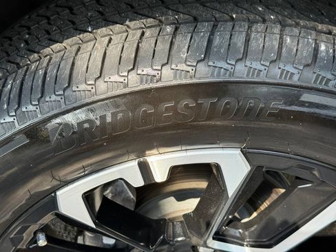 Used 2023 Chevrolet Tahoe Premier w/ Advanced Technology Package AWD/4WD image 45