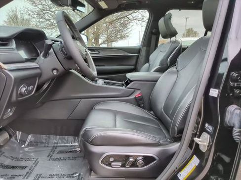 Certified 2024 Jeep Grand Cherokee Overland w/ Luxury Tech Group IV AWD/4WD image 21