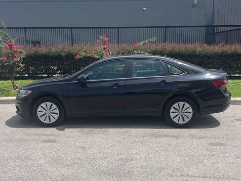 Used 2019 Volkswagen Jetta S w/ Driver Assistance Package FWD image 2