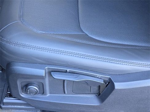 Used 2025 Land Rover Defender 90 S image 28