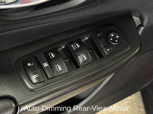 Used 2019 Jeep Cherokee Trailhawk w/ Comfort & Convenience Group AWD/4WD image 11