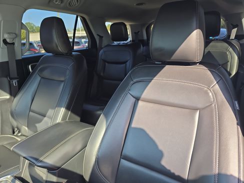 Used 2022 Ford Explorer XLT w/ Equipment Group 202A image 24