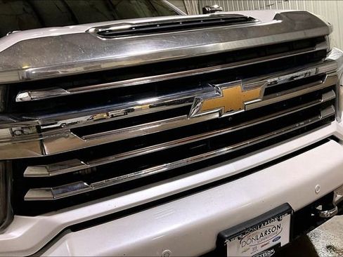 Used 2022 Chevrolet Silverado 3500 High Country image 11