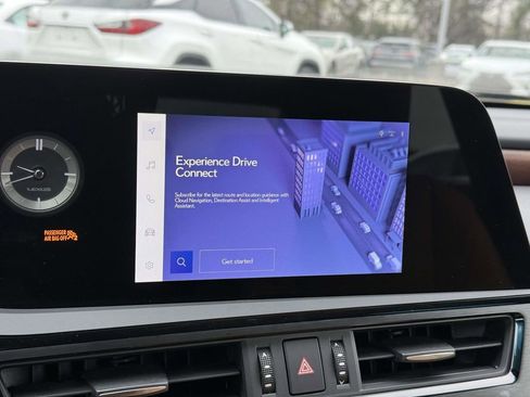 Used 2025 Lexus ES 300h w/ Premium Package image 11