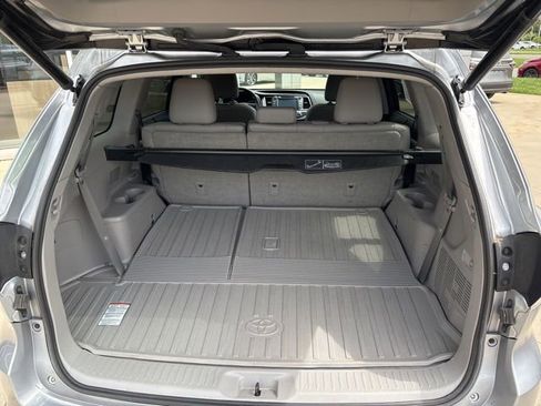 Used 2016 Toyota Highlander XLE AWD/4WD image 30