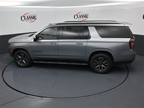 Used 2023 Chevrolet Suburban Z71 w/ Luxury Package image 17