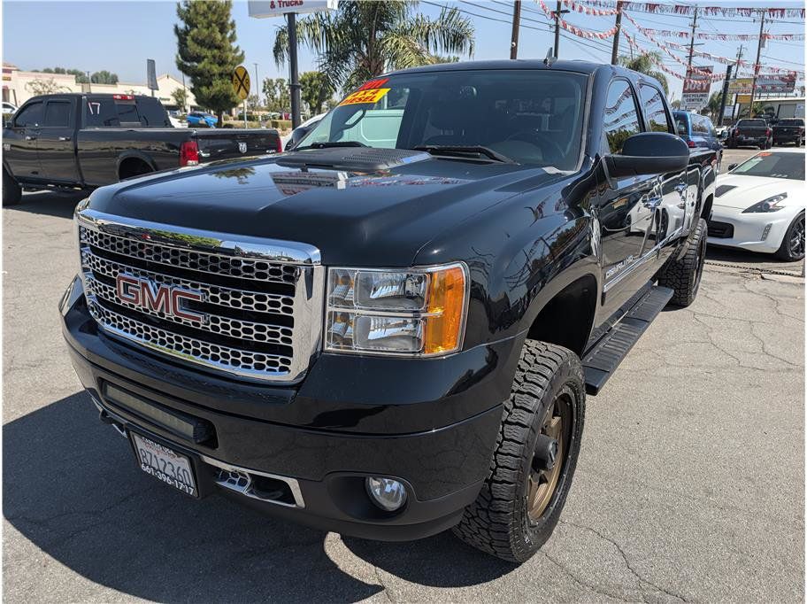 Used 2011 GMC Sierra 2500 Denali w/ Suspension Package, Off-Road AWD/4WD image 17