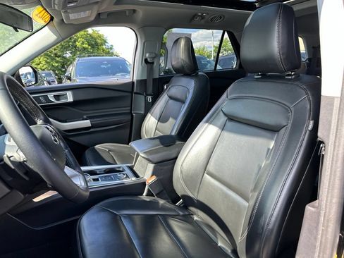 Used 2021 Ford Explorer XLT w/ Equipment Group 202A AWD/4WD image 44