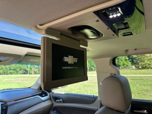 Used 2019 Chevrolet Tahoe LT w/ LT Signature Package AWD/4WD image 19