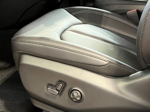 New 2026 Chrysler Pacifica Select image 15