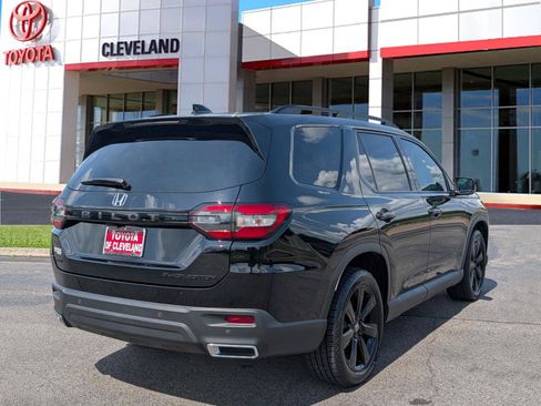 Used 2025 Honda Pilot Black Edition image 7