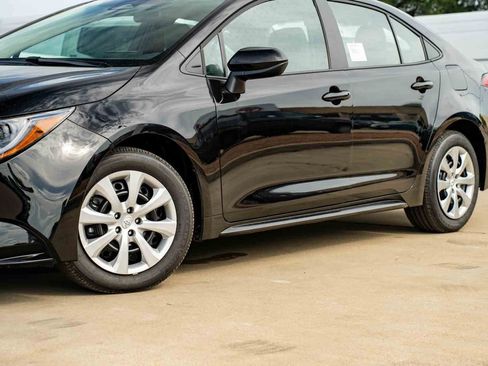 New 2026 Toyota Corolla LE FWD image 5