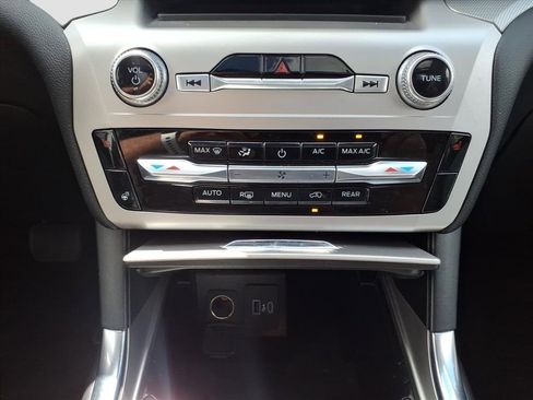 Used 2022 Ford Explorer XLT w/ Equipment Group 202A image 27