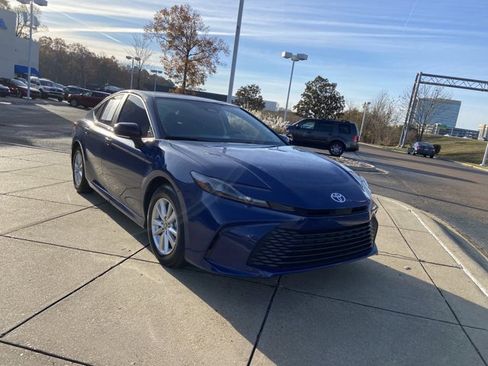 Used 2025 Toyota Camry LE image 2