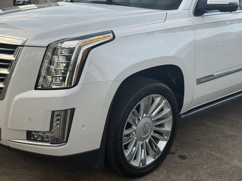 Used 2018 Cadillac Escalade ESV Platinum image 2