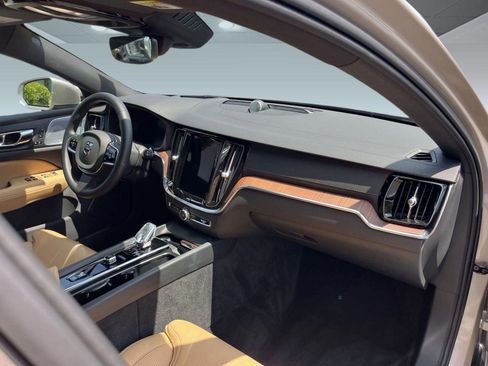 Certified 2025 Volvo V60 B5 Cross Country Ultra image 28