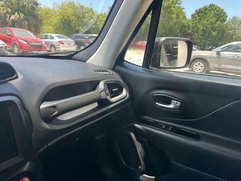 Used 2023 Jeep Renegade Latitude AWD/4WD image 18