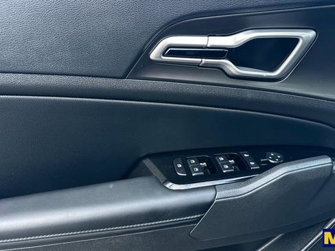 Used 2025 Kia Sportage EX w/ EX Premium Package image 11