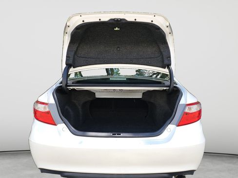 Used 2015 Toyota Camry SE FWD image 14