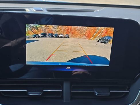 Used 2025 Chevrolet Trax LT w/ Driver Confidence Package FWD image 23