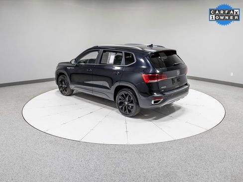 Used 2023 Volkswagen Taos SE w/ Black Wheel Package image 33