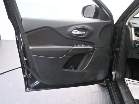 Used 2014 Jeep Cherokee Altitude w/ Comfort/Convenience Group image 8