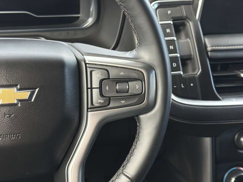 Used 2023 Chevrolet Suburban Premier image 9